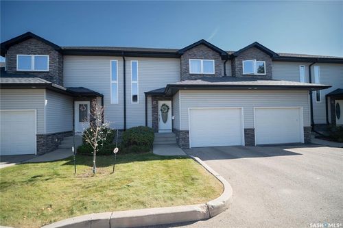 20-547 E Hampton Blvd, Saskatoon, SK, S7R0H8 | Card Image