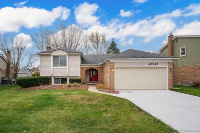 47247 Lexington Drive, Home with 4 bedrooms, 2 bathrooms and null parking in Macomb Twp MI | Image 1