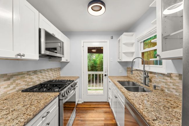 1904 S 6 Th St, House other with 2 bedrooms, 1 bathrooms and 2 parking in Austin TX | Image 11
