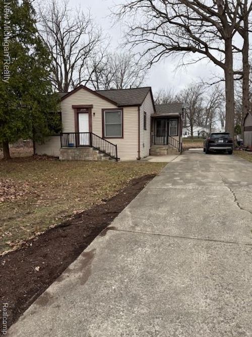 2081 Oaknoll St, Auburn Hills, MI, 48326-3124 | Card Image