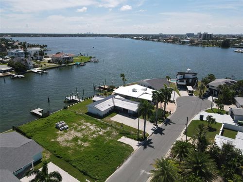 11125 4th St E, TREASURE ISLAND, FL, 33706-3001 | Card Image