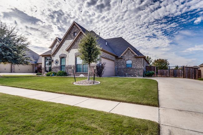 View of front of house featuring a garage and a front yard | Image 11