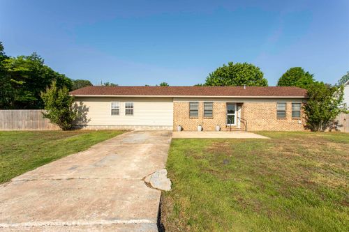 330 Camie Dr, Walnut Ridge, AR, 72476-2101 | Card Image