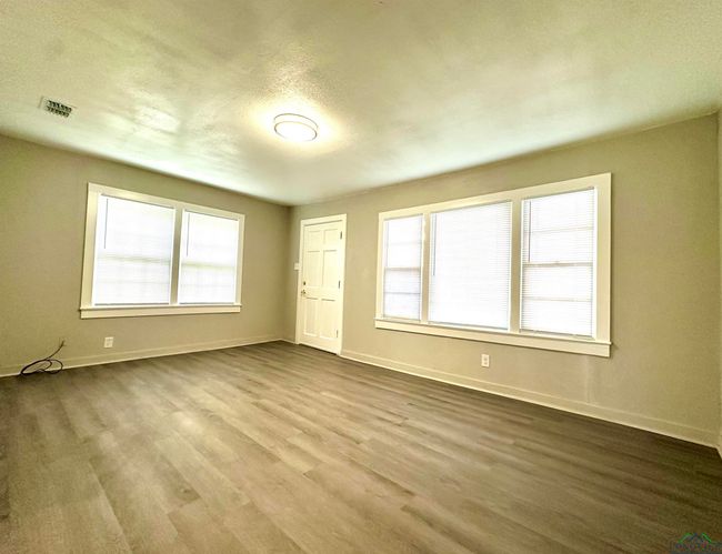 1407 E Us Highway 80, House other with 2 bedrooms, 1 bathrooms and null parking in White Oak TX | Image 6