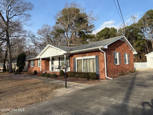 1801 Crestview St, Kinston, NC, 28504-9185 | Card Image