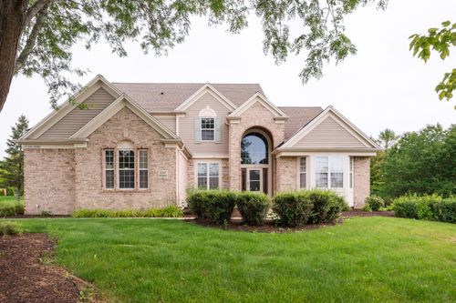 N103W14660 Hawkeye Ct, Germantown, WI, 53022-5335 | Card Image