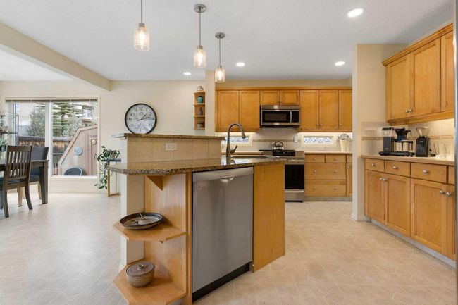 461 Sienna Heights Hill Sw, House other with 3 bedrooms, 3 bathrooms and 4 parking in Calgary AB | Image 10