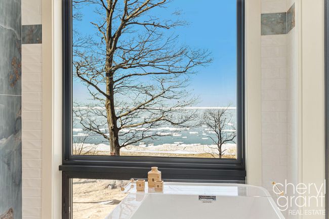 Suite 2-Japanese Shower Hall | Image 57