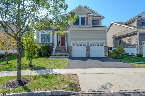 8 Comstock Ln, SKILLMAN, NJ, 08558-2646 | Card Image