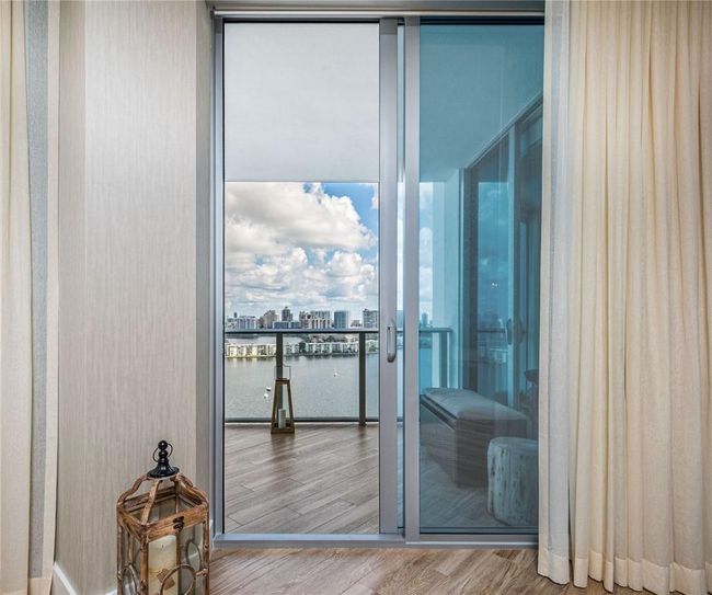 UNIT-2105 - 17111 Biscayne Blvd, Condo with 2 bedrooms, 3 bathrooms and null parking in Aventura FL | Image 12