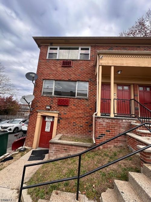 w-1-916 Stuyvesant Ave, Irvington, NJ, 07111-5144 | Card Image