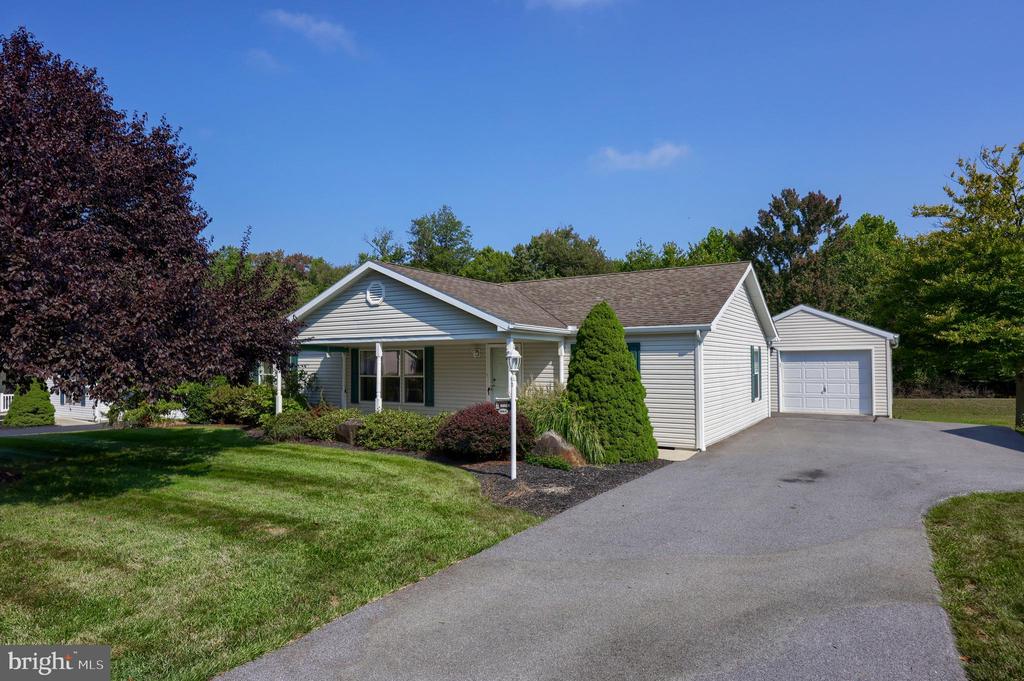 Hemlock Cir, Manheim, PA 17545