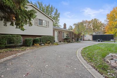 5476 Mansfield Avenue, Home with 5 bedrooms, 3 bathrooms and null parking in Sterling Heights MI | Image 3