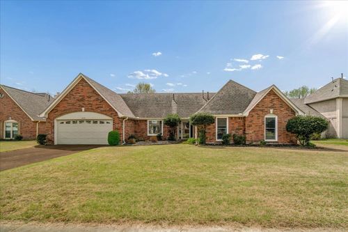 8809 Forest Breeze Dr, Cordova, TN, 38018-7692 | Card Image