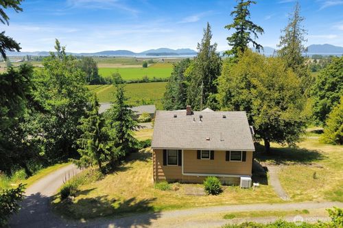 16071 Colony Rd, Bow, WA, 98232-8516 | Card Image