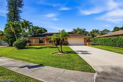 9792 Kentucky St, BONITA SPRINGS, FL, 34135-4633 | Card Image