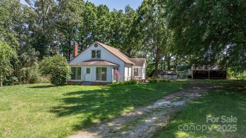 5560 Springs Rd, Conover, NC, 28613-7406 | Card Image