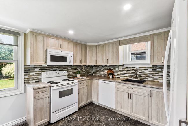 110 Gibbons St, House other with 3 bedrooms, 2 bathrooms and 3 parking in Oshawa ON | Image 15