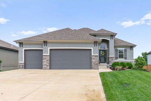 25404 146th St, Olathe, KS, 66061-7582 | Card Image