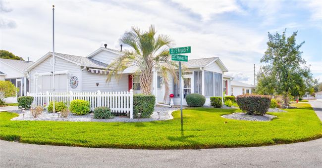 9312 Se 172 Nd Wayside Place, House other with 2 bedrooms, 2 bathrooms and null parking in The Villages FL | Image 5