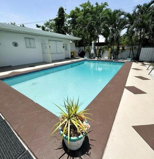 2-825 Ne 6th Street, Hallandale Beach, FL, 33009 | Card Image