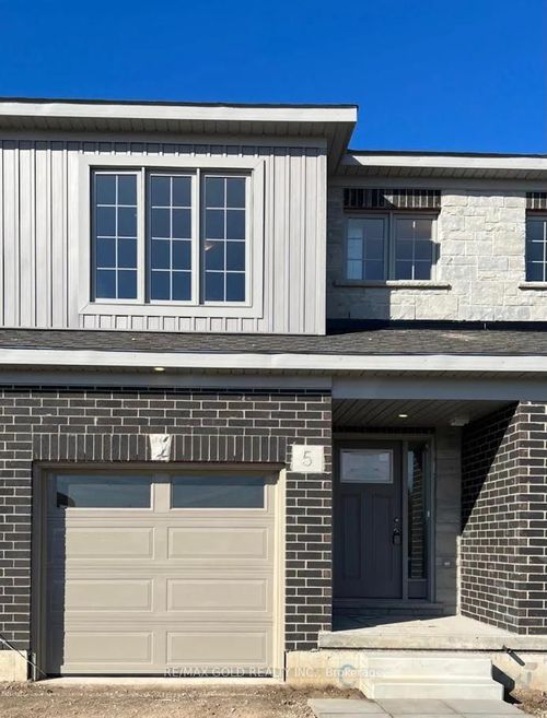 5 W Mill St, Ayr, ON, N0B1E0 | Card Image