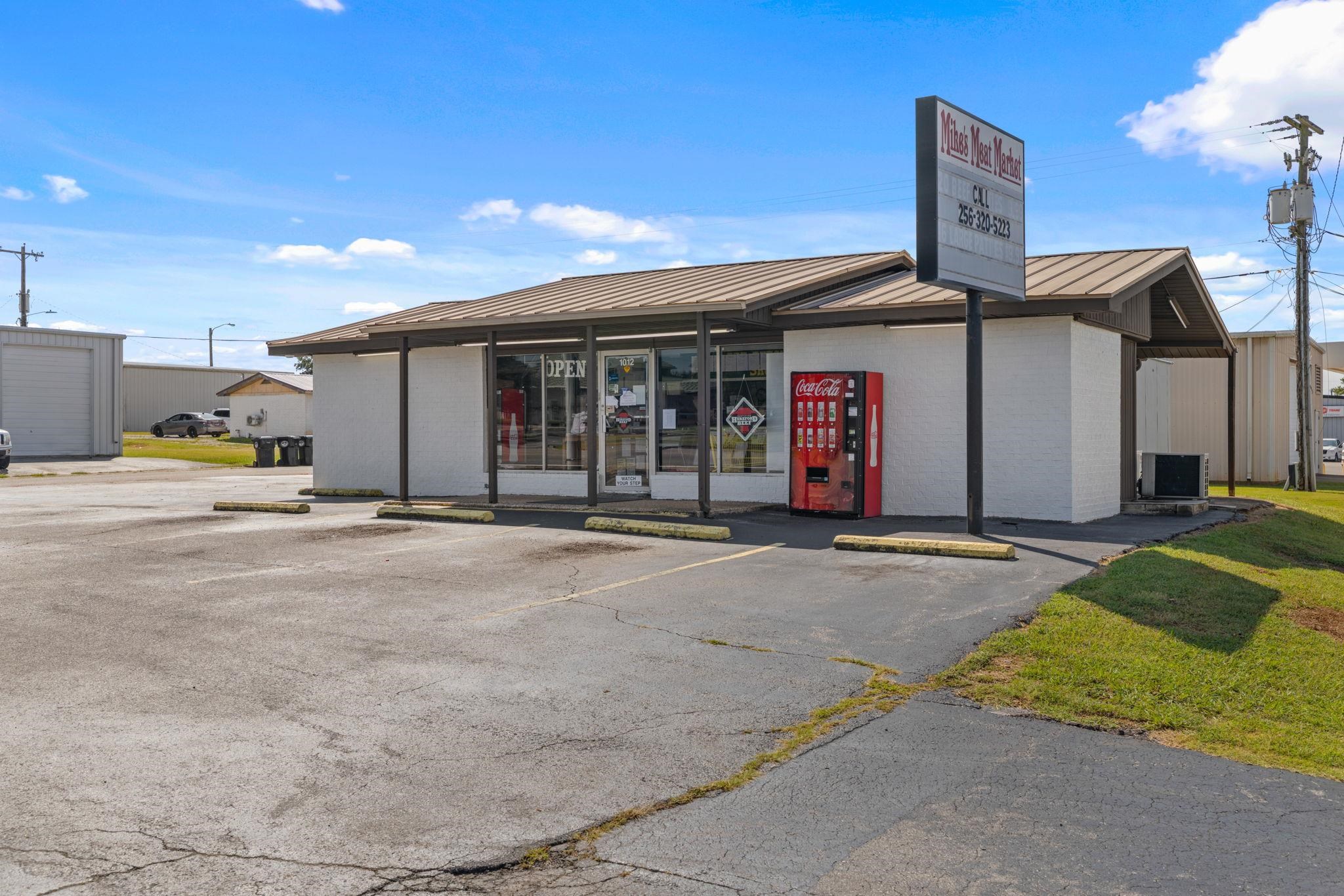 1012 Avalon Ave, Muscle Shoals, AL 35661