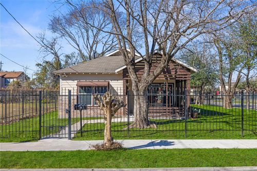 5219 Farmer St, Houston, TX, 77020-4637 | Card Image