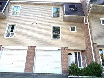 153 Enderby Cres, Condo with 3 bedrooms, 2 bathrooms and 2 parking in Brampton ON | Image 2