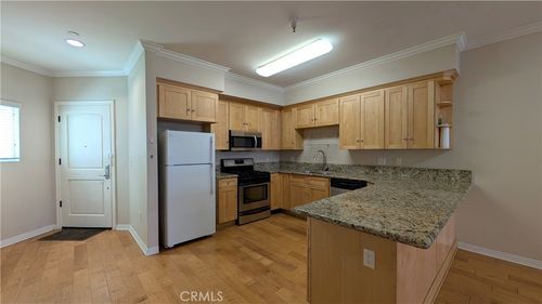 102-214 S Alexandria Ave, LOS ANGELES, CA, 90004-5410 | Card Image