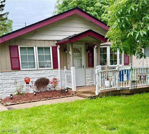 5435 Whitehaven Ave, North Olmsted, OH, 44070-3962 | Card Image