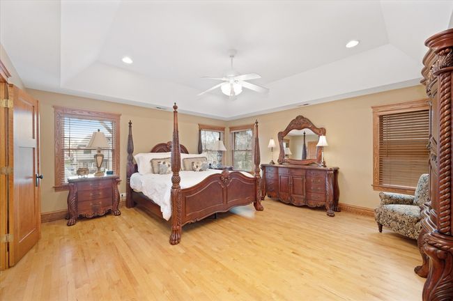 221 N Illinois St, House other with 4 bedrooms, 4 bathrooms and 2 parking in Elmhurst IL | Image 17
