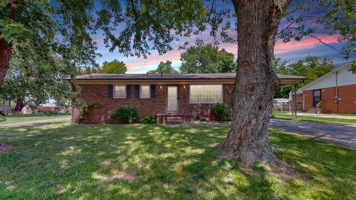 602 Holiday Park Dr, Hopkinsville, KY, 42240 | Card Image