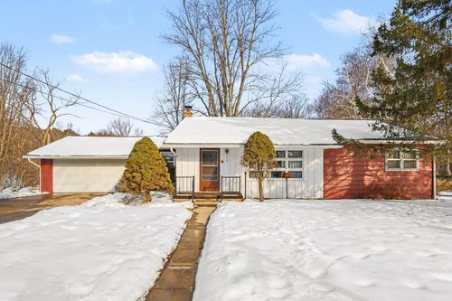 119 Maple St, Stockbridge, MI, 49285-9732 | Card Image