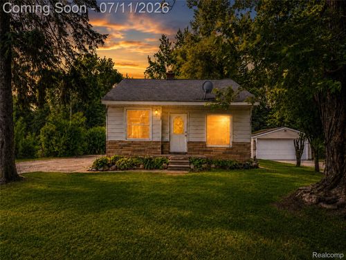 4855 Hatchery Rd, Waterford, MI, 48329-3637 | Card Image