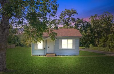 6211 25th Street, House other with 2 bedrooms, 2 bathrooms and null parking in Groves TX | Image 2