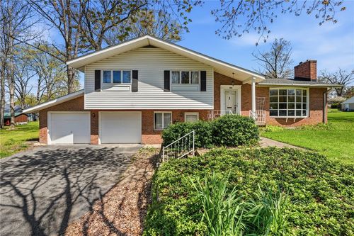 1908 Memorial Dr, Farrell, PA, 16121-1508 | Card Image