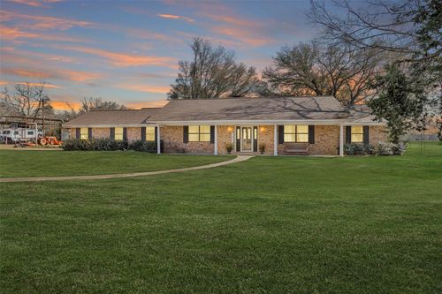 902 S Railroad Ave, Mount Enterprise, TX, 75681-2803 | Card Image
