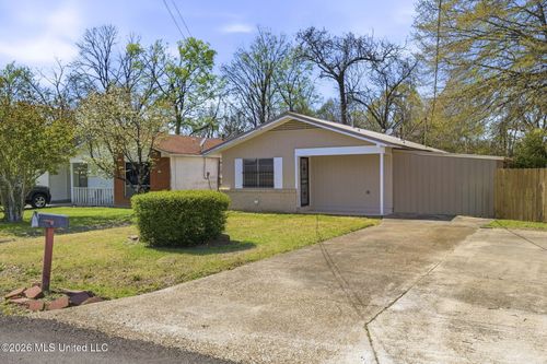 1627 Barnwell St, Yazoo City, MS, 39194-2421 | Card Image
