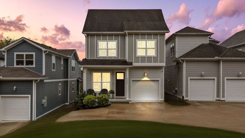 900 Youngs Ln, Nashville, TN, 37207 | Card Image