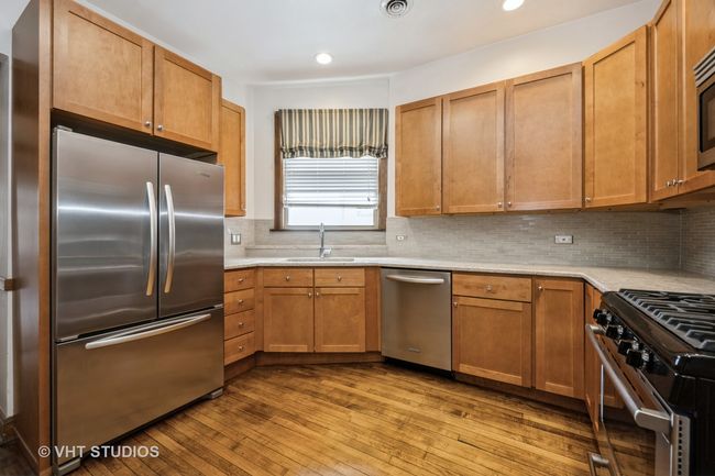 3 - 3216 North Ave, Condo with 3 bedrooms, 2 bathrooms and 2 parking in Chicago IL | Image 9