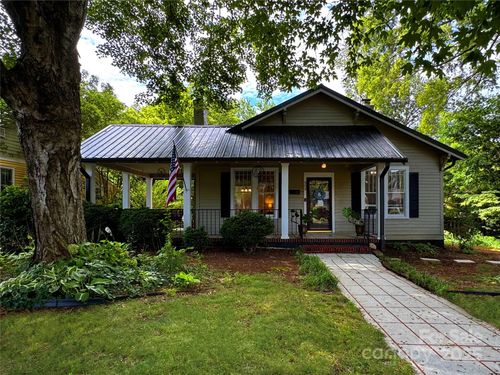 509 W 8th St, Newton, NC, 28658-3814 | Card Image