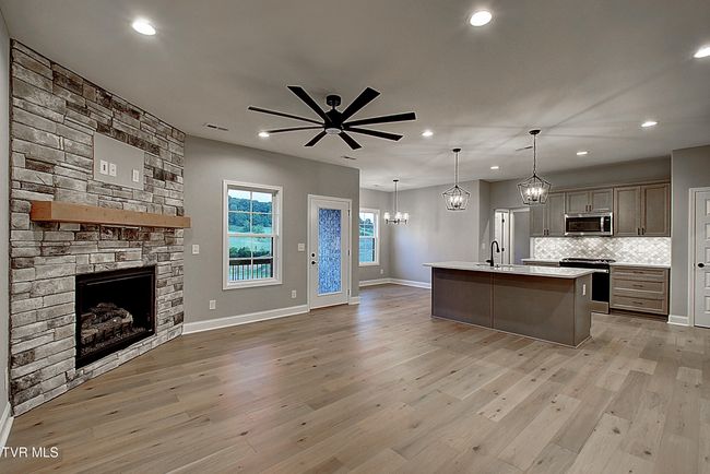 2442 Haystack Cir, House other with 4 bedrooms, 3 bathrooms and null parking in Piney Flats TN | Image 7