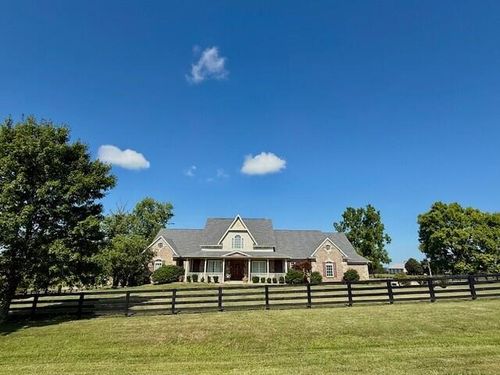 106 Stirling Ln, Versailles, KY, 40383-9270 | Card Image
