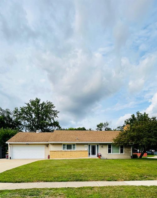 2924 Guilford Rd, Rockford, IL, 61107-3404 | Card Image