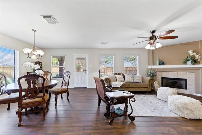1901 Plum Falls Ln, House other with 6 bedrooms, 4 bathrooms and 2 parking in Pearland TX | Image 9