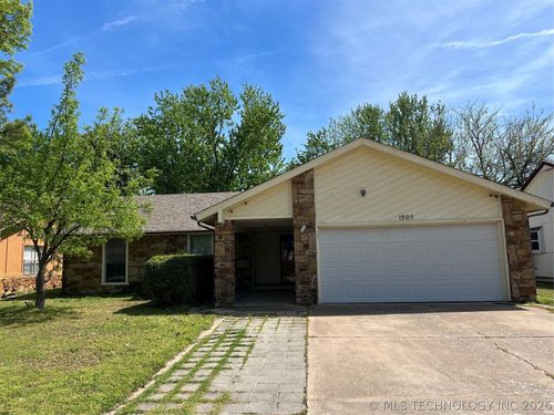 1905 N Butternut Ave, Broken Arrow, OK, 74012-1379 | Card Image