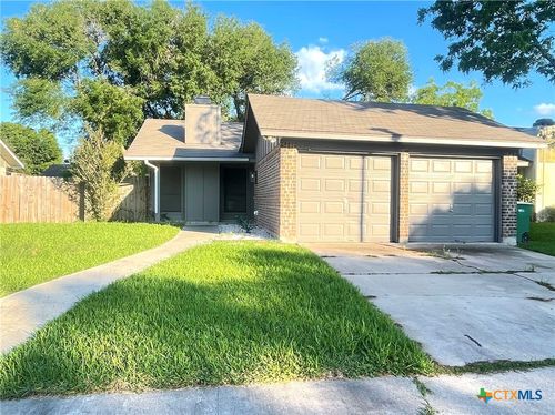 420 Londonderry Dr, Victoria, TX, 77901-4571 | Card Image