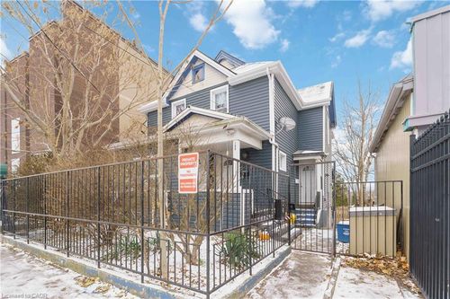 108 Queenston St, Saint Catharines, ON, L2R2Z4 | Card Image