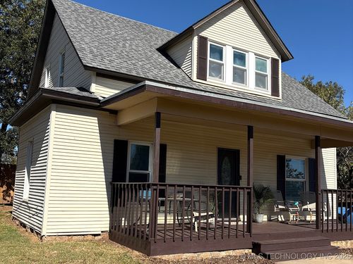 512 E Broadway St, Cushing, OK, 74023-3431 | Card Image